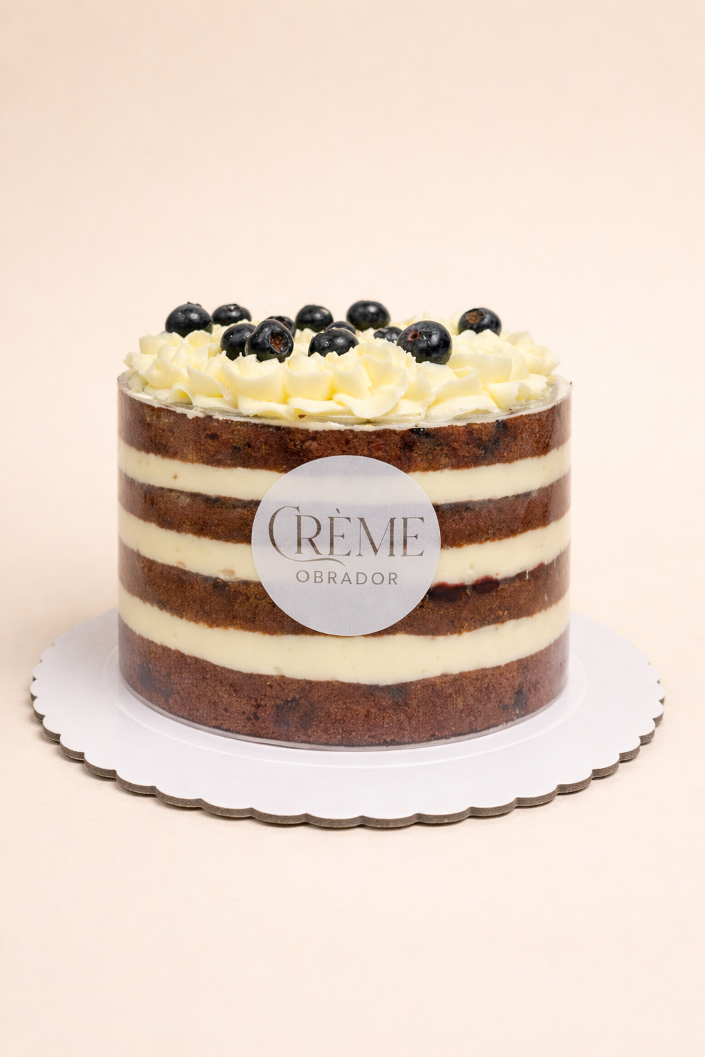 Tarta naked de arándanos y crema de queso