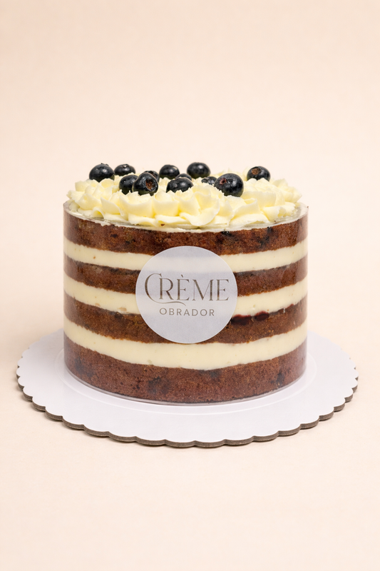 Tarta naked de arándanos y crema de queso