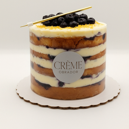 Tarta naked de arándanos y crema de queso